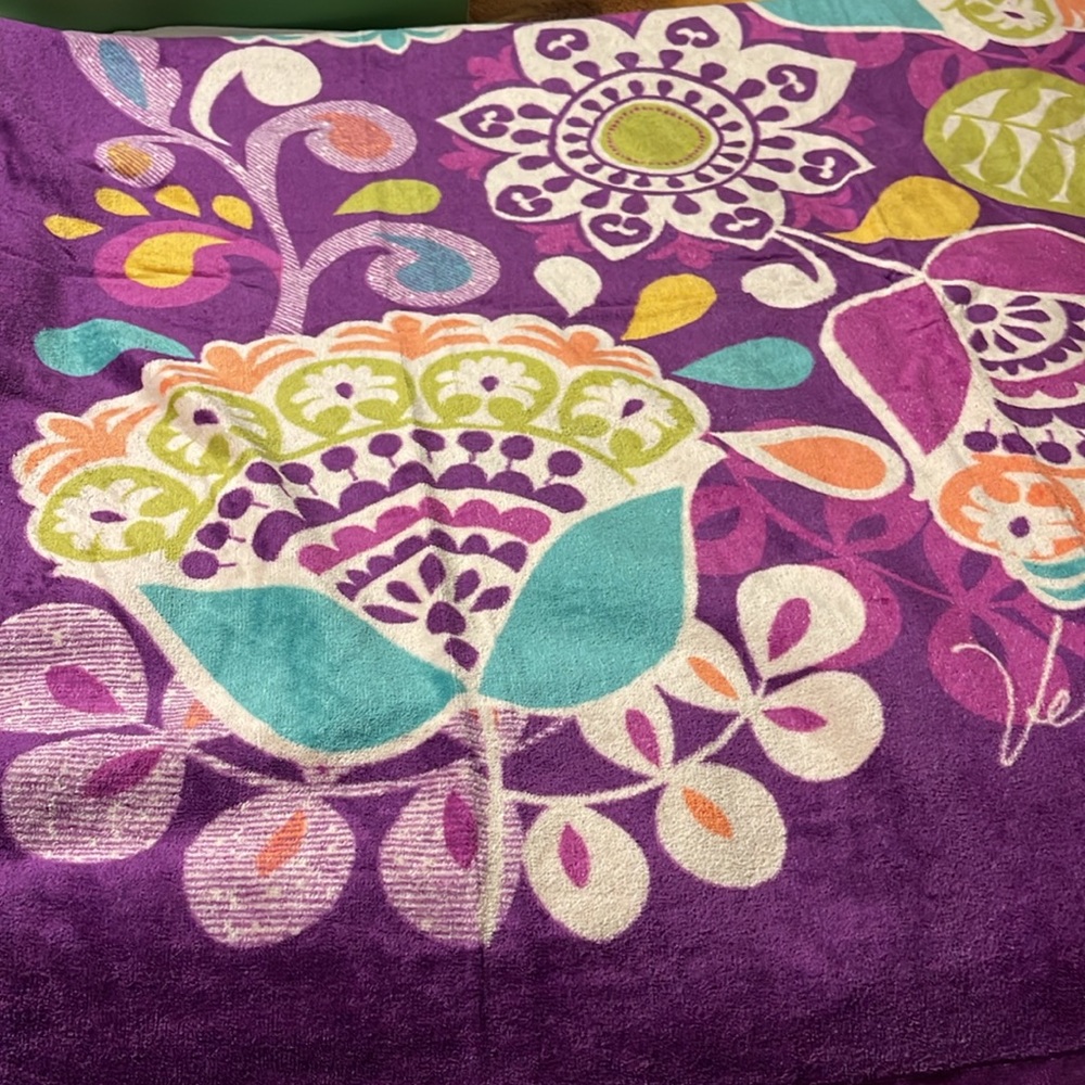 NWT Vera Bradley Plum Crazy Beach Towel NWT - Picture 8 of 8